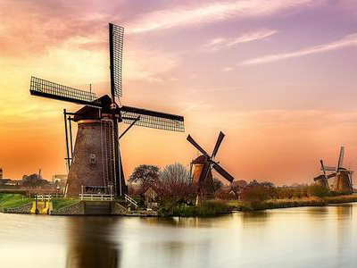 日照修缮海天绿地景观风车 营造优美游览环境